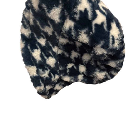 Women’s Fuzzy Black and White Bucket Hat - Picture 5 of 5